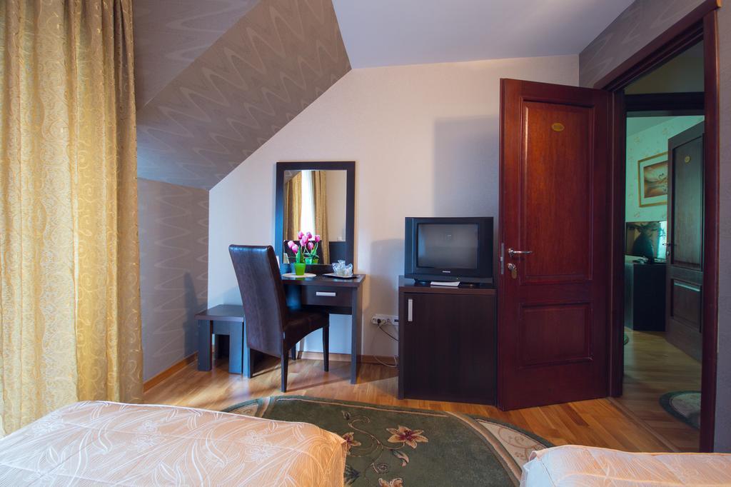 Vila Class Hotel Vatra Dornei Eksteriør billede